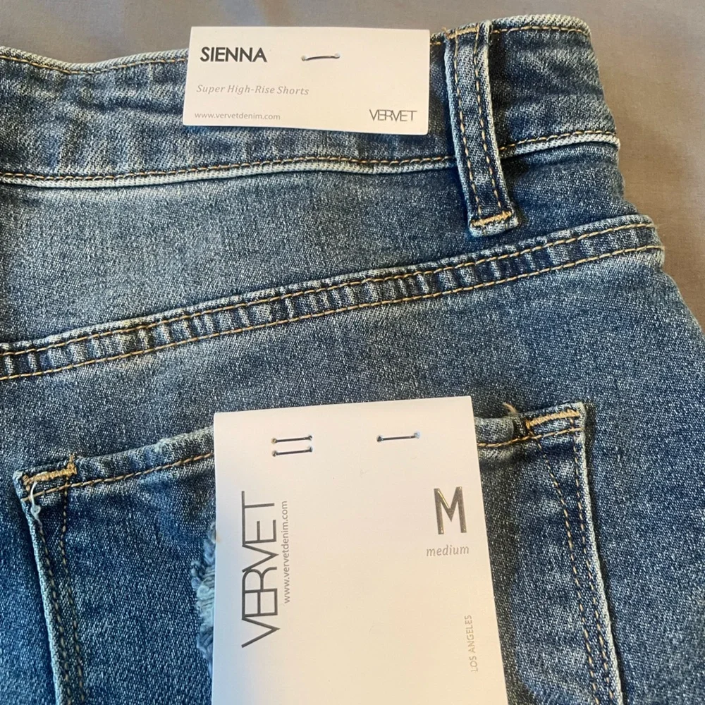 Vervet The Britt Frayed Denim Shorts - Picture 5 of 6